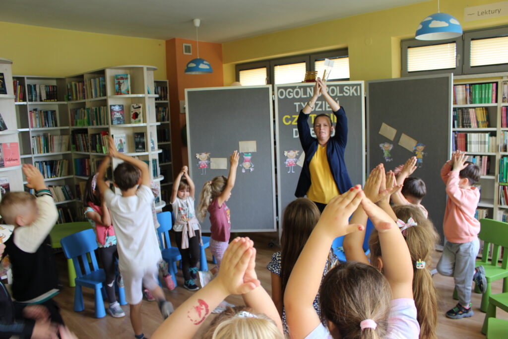W ramach Ogólnopolskiego Tygodnia Czytania Dzieciom 5 czerwca bibliotekę odwiedziły przedszkolaki z Gołczy.